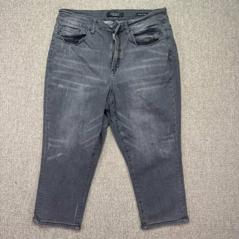Judy Blue Women's Skinny Fit Capris Size 16W Washed Grey Distressed Stretch EUC